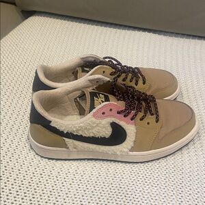 Nike Air Jordan 
Ladies size 8